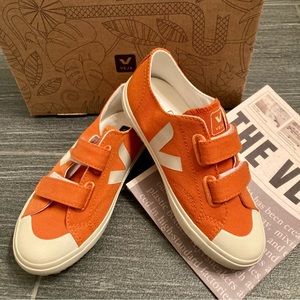 NIB VEJA sneakers size 12.5US/30EUR